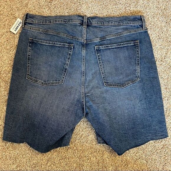 Old Navy Extra High Waisted Straight Button Fly Cut-Off Ripped Jean Shorts - Picture 6 of 10